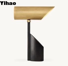 150 stopni obraca się w górę Solid brązowe rurki Łóżko lampy stołowe do salonu